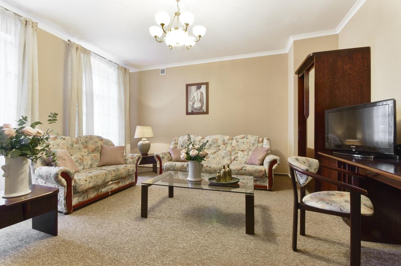 Hotel Palac Bialokosz Extérieur photo